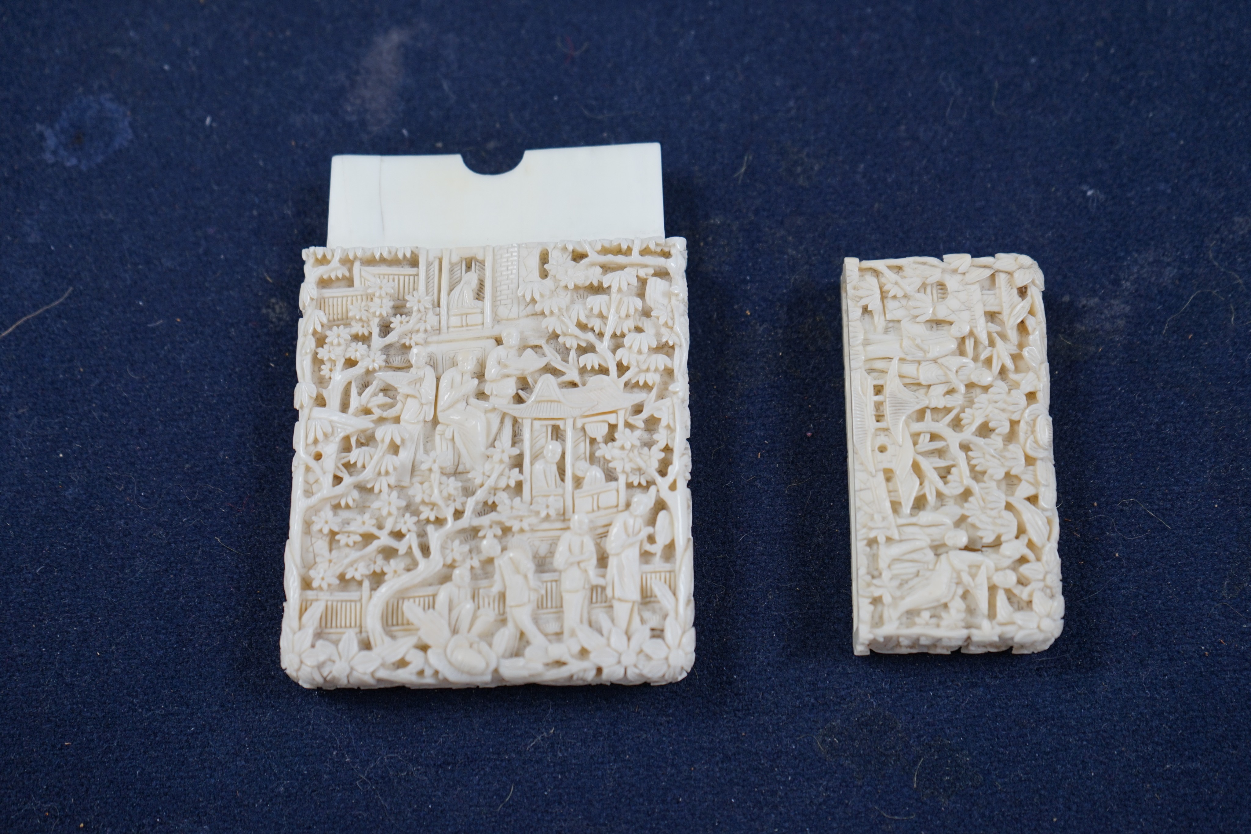 A 19th century Chinese export ivory card case, 10.5cm